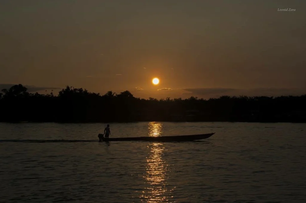 Rio Atrato Quibdó Chocó, Viche destilado de caña del pacifico.